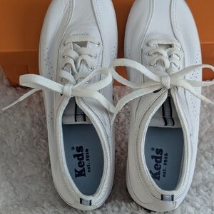 Keds Women's White Leather Sneakers, Size 7.5, NEW WO TAGS, NEVER WORN